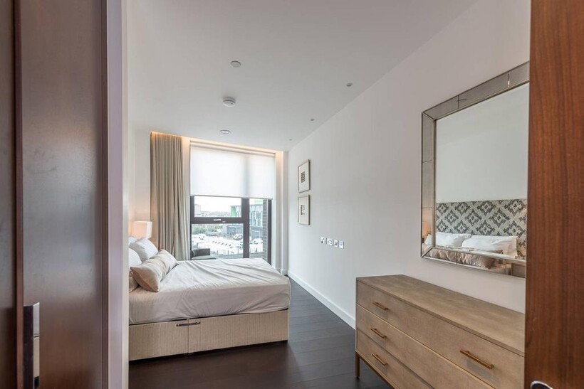 Charles Clownes Walk, Nine Elms... 2 bed flat to rent - £4,290 pcm (£990 pw)