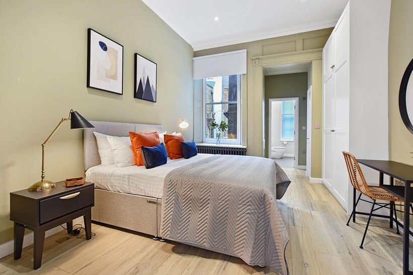 Gerrard Place, London W1D 1 bed serviced apartment to rent - £5,840 pcm (£1,348 pw)