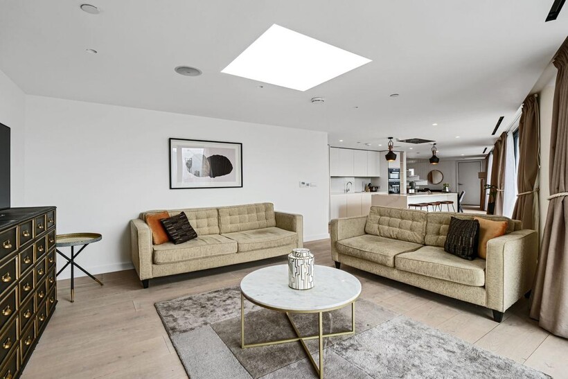 Southwark Street, London SE1 3 bed serviced apartment to rent - £11,650 pcm (£2,688 pw)