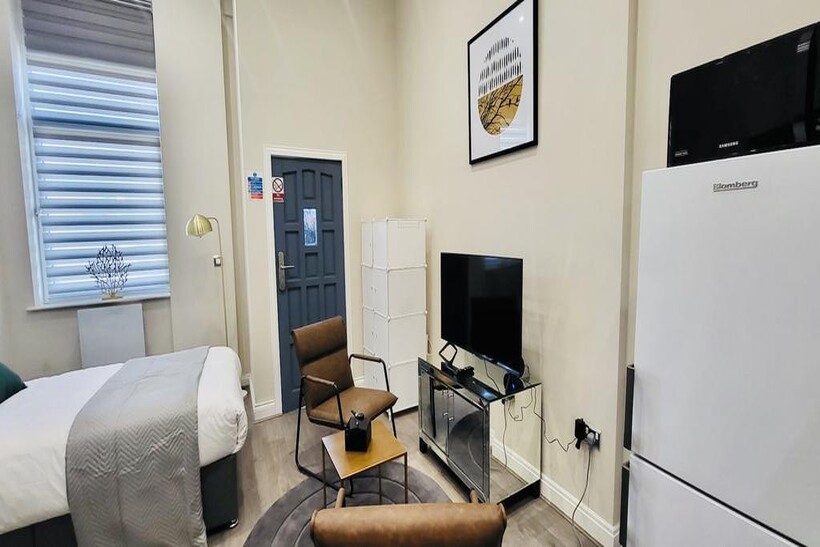 Lombard Road, London SW11 1 bed serviced apartment to rent - £4,200 pcm (£969 pw)