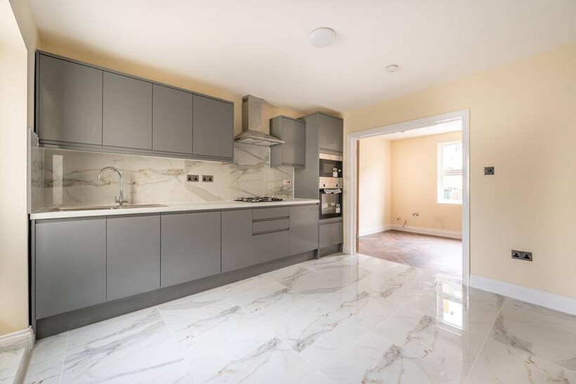 Forest Gate, Forest Gate, London, E7 4 bed terraced house to rent - £5,000 pcm (£1,154 pw)