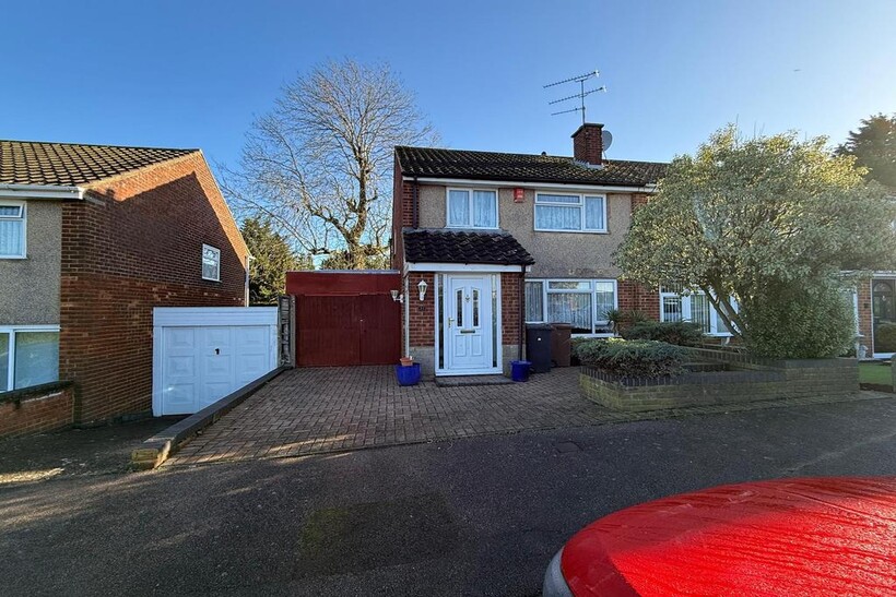 Butely Road, Luton LU4 3 bed terraced house to rent - £1,595 pcm (£368 pw)