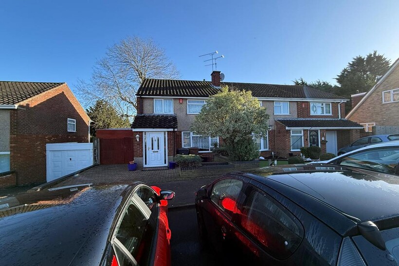Butely Road, Luton LU4 3 bed terraced house to rent - £1,595 pcm (£368 pw)