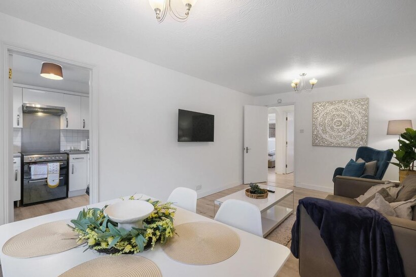 E14 Tyndal Ct 09 2 bed apartment to rent - £4,000 pcm (£923 pw)