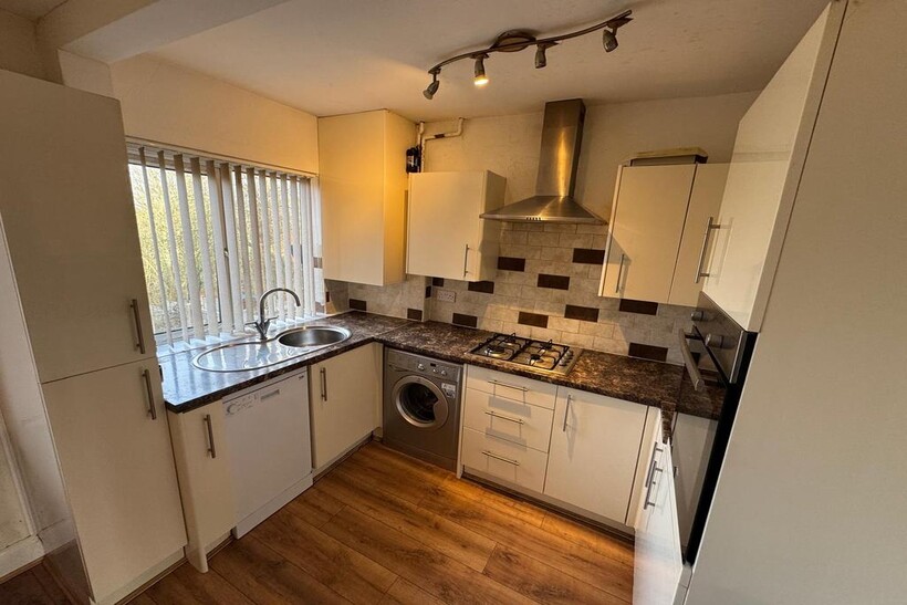 Stourbridge Road, Dudley DY1 3 bed semi-detached house to rent - £925 pcm (£213 pw)