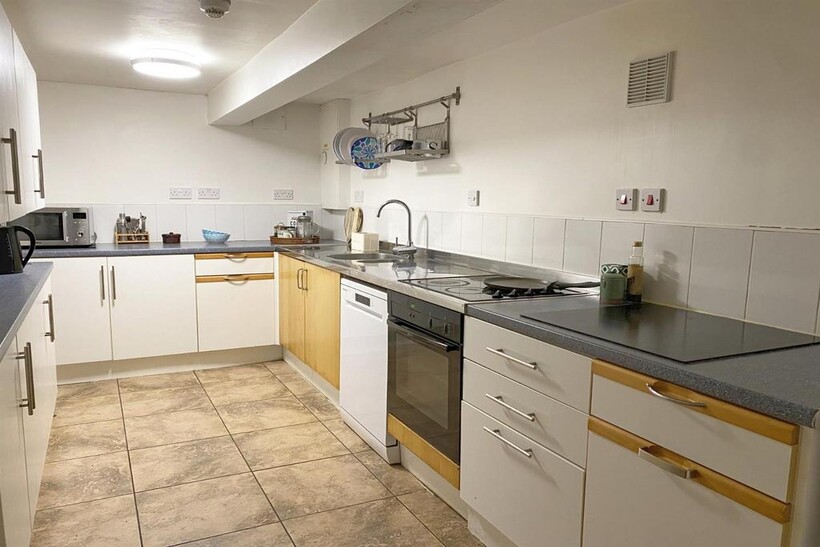 46 AG kitchen large 1700px wide.jpg