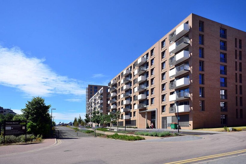 Waterside Heights, Silvertown... 1 bed flat to rent - £2,950 pcm (£681 pw)