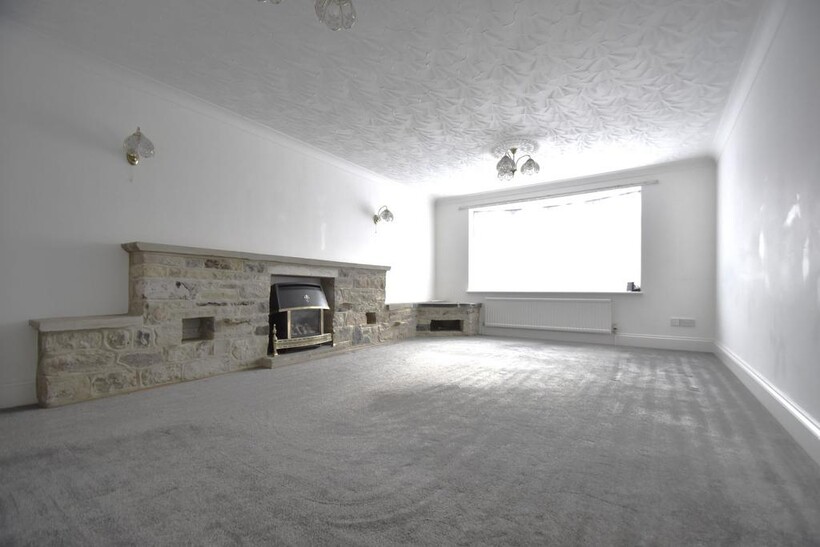 Broadwood Lane, Newport PO30 2 bed semi-detached house to rent - £725 pcm (£167 pw)