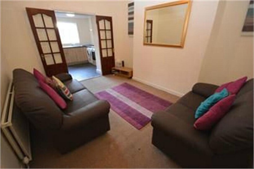 Hylton Road, Nr City  Campus... 5 bed terraced house to rent - £1,495 pcm (£345 pw)