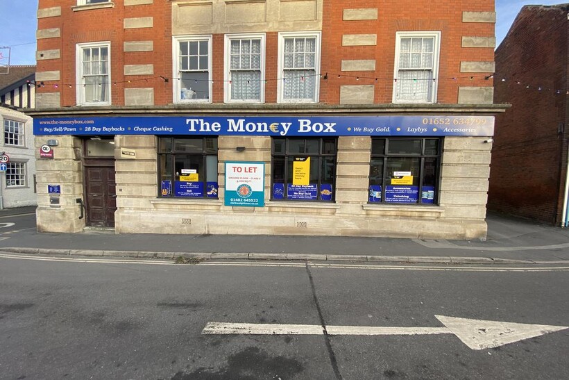 Market Place, Barton-upon-Humber DN18 Retail property (high street) to rent - £1,250 pcm (£288 pw)