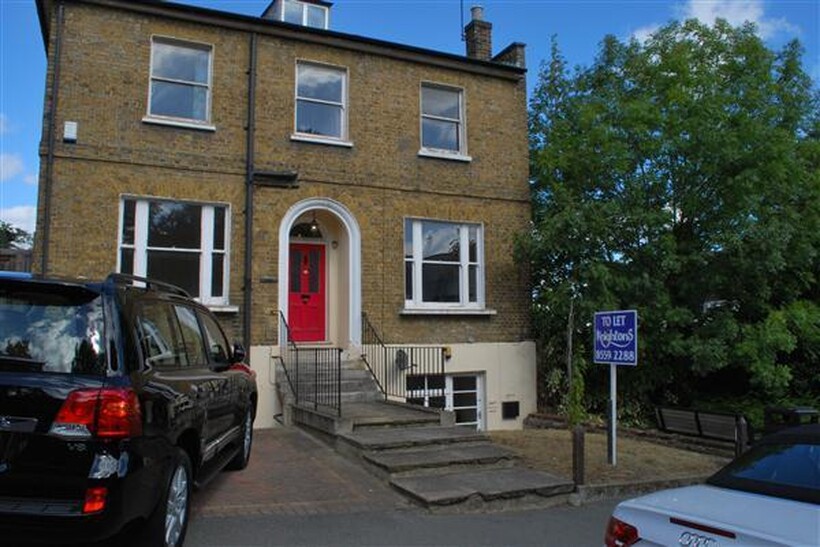 Queens Road, Buckhurst Hill IG9 4 bed detached house to rent - £2,950 pcm (£681 pw)