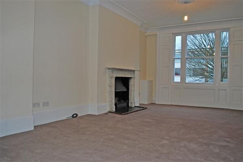 Queens Road, Buckhurst Hill IG9 4 bed detached house to rent - £2,950 pcm (£681 pw)