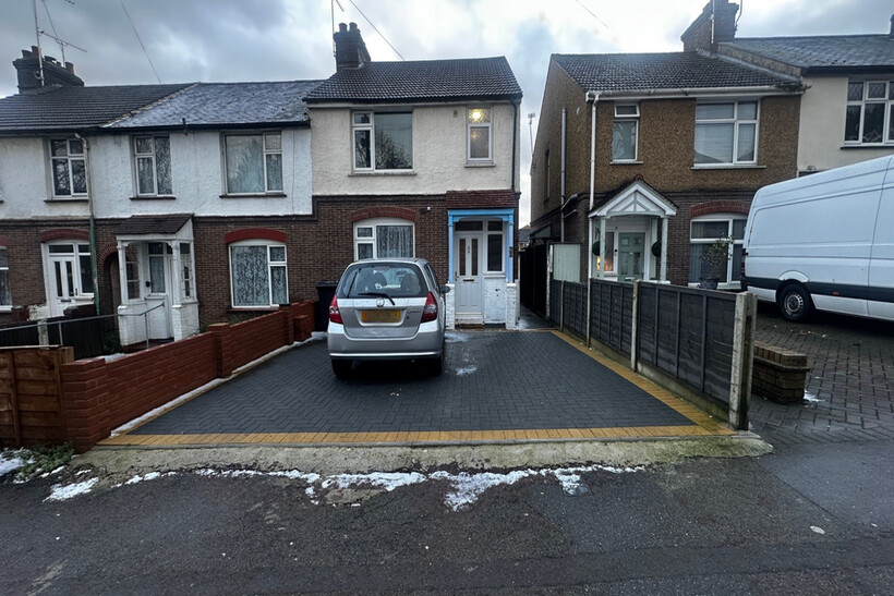 Room in a shared house - All Bills... 1 bed in a house share to rent - £700 pcm (£162 pw)