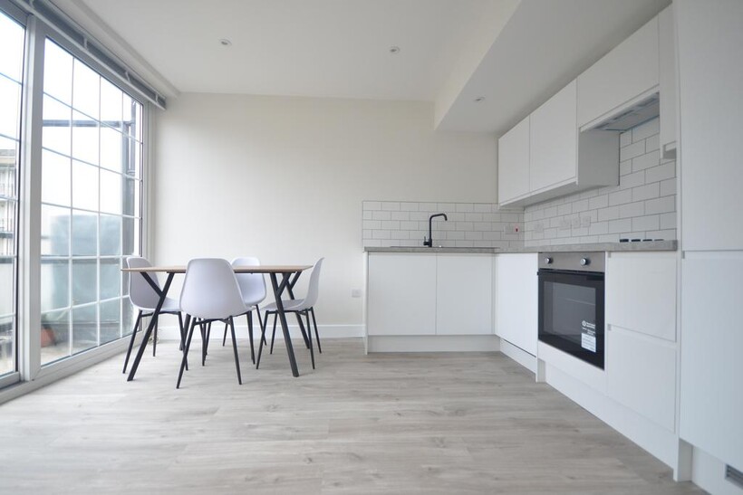 St. Pauls Way, London E3 4 bed apartment to rent - £3,100 pcm (£715 pw)