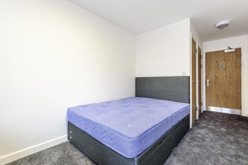 ROOM LET on Cowley Road 1 bed in a house share to rent - £795 pcm (£183 pw)