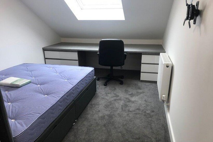 ROOM LET on Cowley Road 1 bed in a house share to rent - £795 pcm (£183 pw)