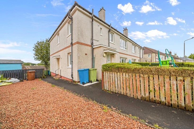 Langton Crescent, Glasgow City... 3 bed flat to rent - £1,575 pcm (£363 pw)