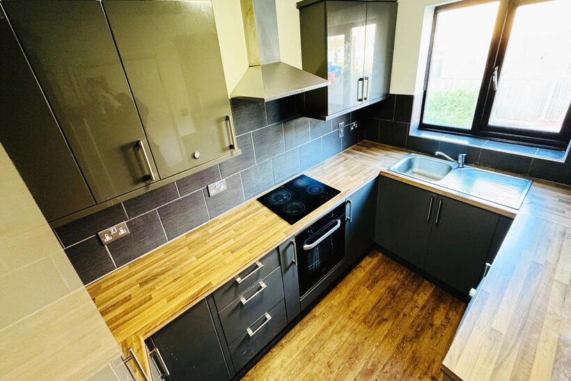 Harberton Close, Redhill NG5 4 bed terraced house to rent - £1,350 pcm (£312 pw)