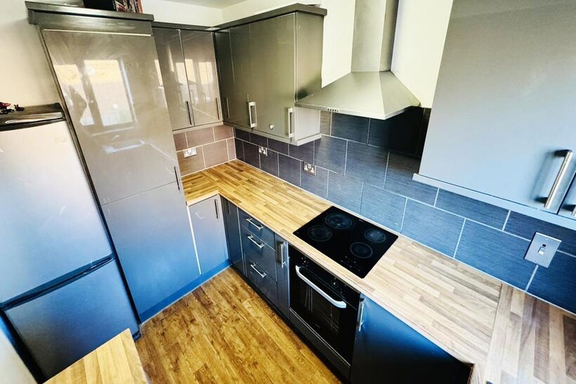 Harberton Close, Redhill NG5 4 bed terraced house to rent - £1,350 pcm (£312 pw)