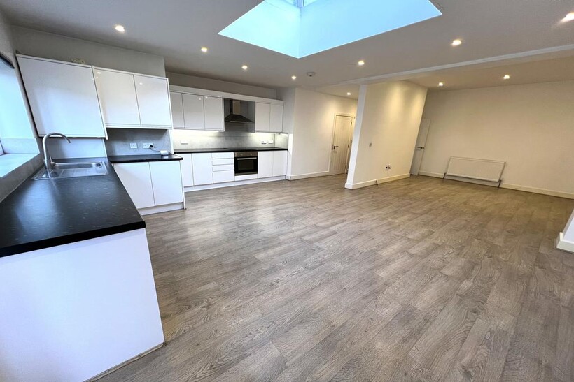 Lansdowne Road, Ilford IG3 5 bed semi-detached house to rent - £4,200 pcm (£969 pw)