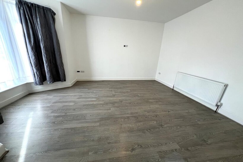 Lansdowne Road, Ilford IG3 5 bed semi-detached house to rent - £4,200 pcm (£969 pw)