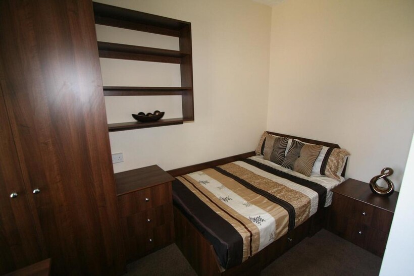 St. Michaels Lane, Leeds 5 bed house to rent - £2,492 pcm (£575 pw)