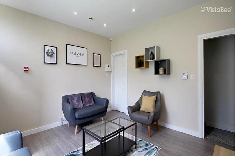 Hartley Avenue, Leeds 5 bed house to rent - £2,492 pcm (£575 pw)