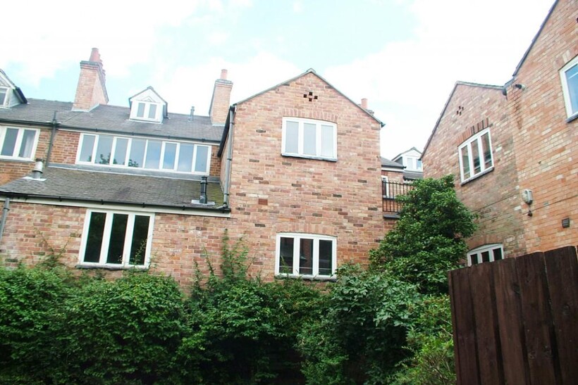 224 North Sherwood Street Flat 8... 1 bed flat to rent - £845 pcm (£195 pw)