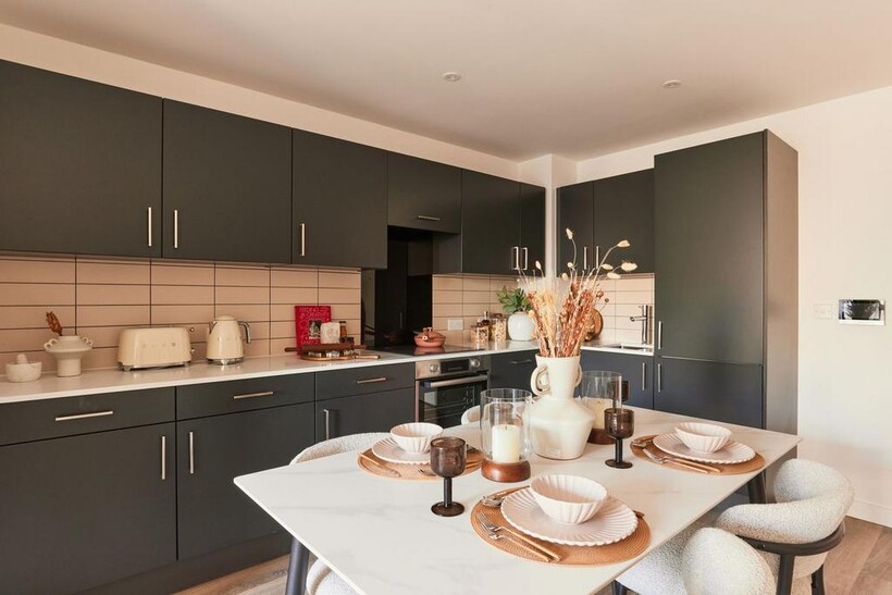 at The Castings, Heyrod Street... 2 bed apartment to rent - £1,535 pcm (£354 pw)