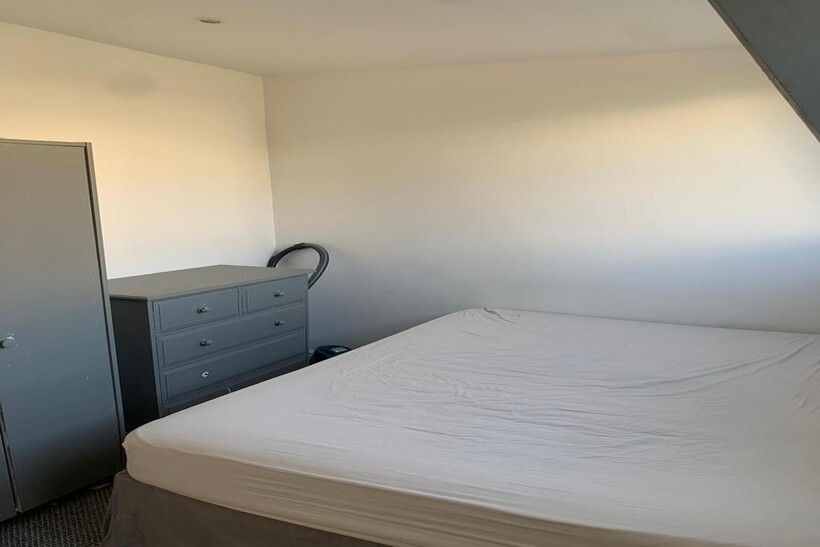 Constitution Hill, Swansea  SA1 2 bed flat to rent - £875 pcm (£202 pw)