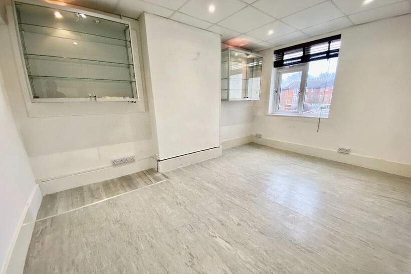 North Street, Hornchurch Property to rent - £1,750 pcm (£404 pw)