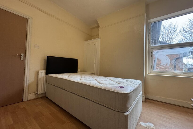 Stratford Road, Hall Green B28 5 bed flat share to rent - £600 pcm (£138 pw)