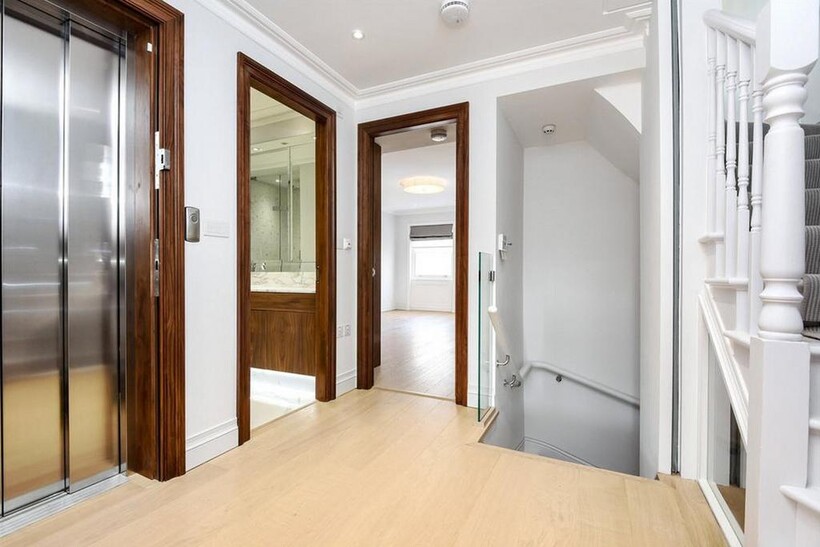 Cornwall Gardens, London, SW7 3 bed apartment to rent - £7,999 pcm (£1,846 pw)