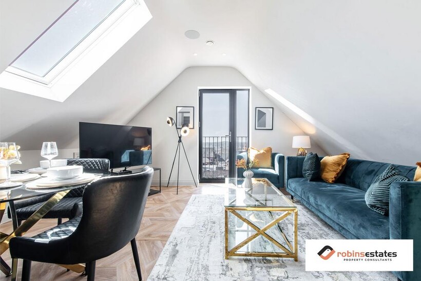 Wellington Square, Nottingham, NG7 1NF 3 bed apartment to rent - £3,600 pcm (£831 pw)