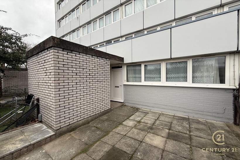 Biscoe Close, HOUNSLOW TW5 1 bed flat to rent - £1,450 pcm (£335 pw)