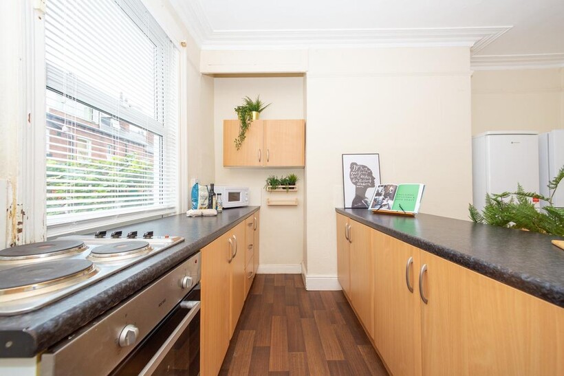 16 Hessle Terrace, Hyde Park, Leeds... 1 bed in a house share to rent - £620 pcm (£143 pw)