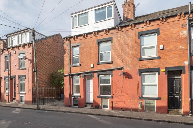 John Street, Leeds LS6 4 bed terraced house to rent - £2,340 pcm (£540 pw)