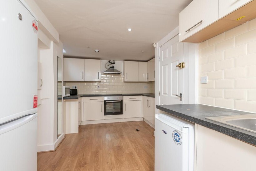 John Street, Leeds LS6 4 bed terraced house to rent - £2,340 pcm (£540 pw)