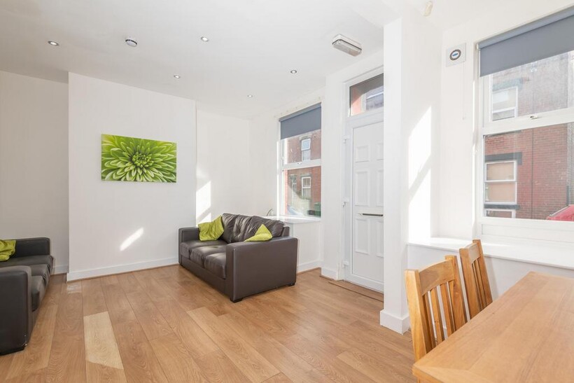 John Street, Leeds LS6 4 bed terraced house to rent - £2,340 pcm (£540 pw)