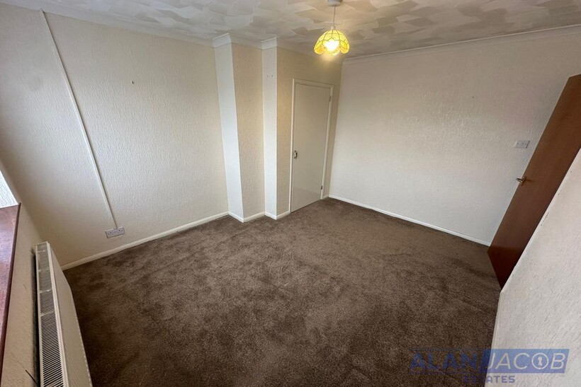 Bramley Rise, Rochester ME2 3 bed terraced house to rent - £1,550 pcm (£358 pw)