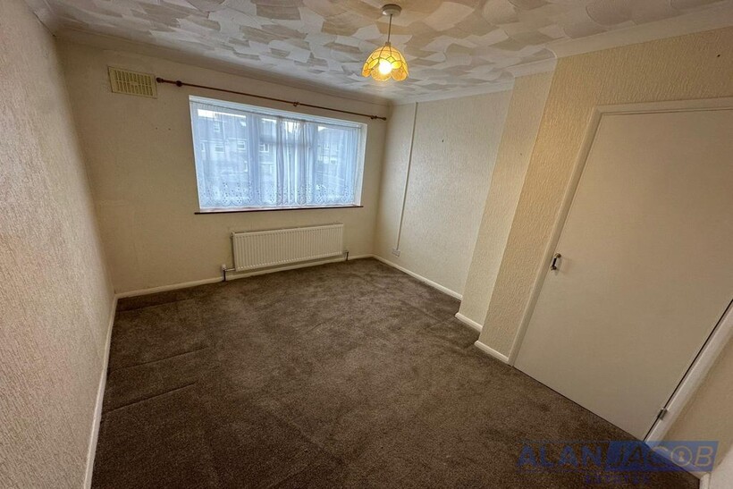 Bramley Rise, Rochester ME2 3 bed terraced house to rent - £1,550 pcm (£358 pw)