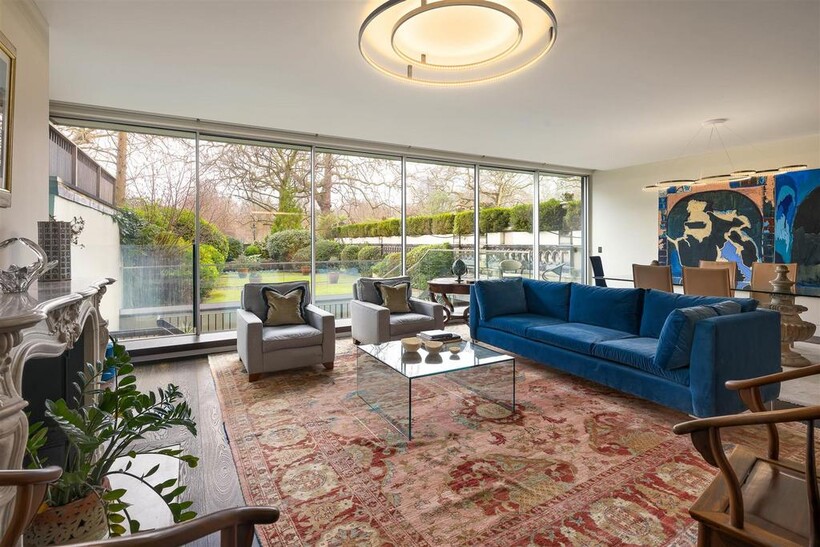 St. James's Place SW1 3 bed maisonette to rent - £22,750 pcm (£5,250 pw)