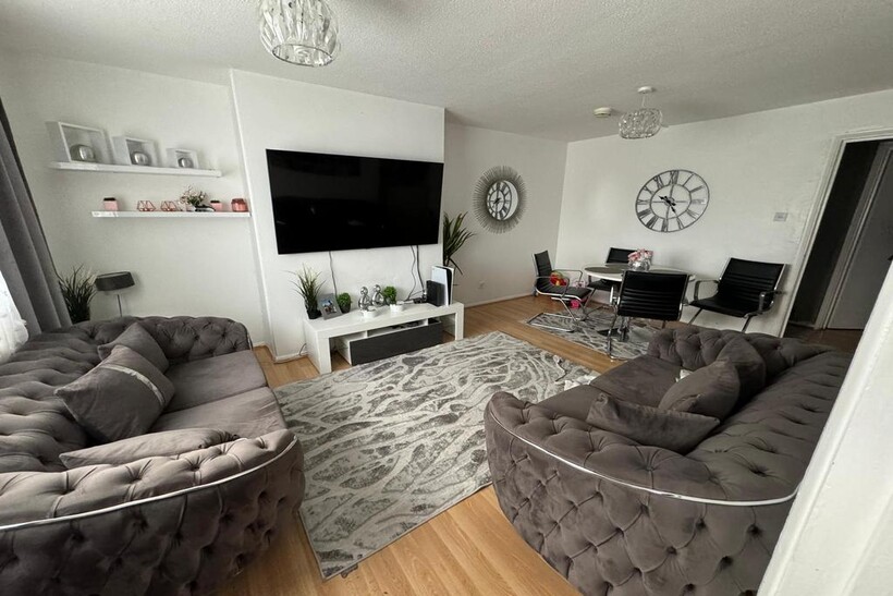 Hazelmere Drive, Northolt UB5 2 bed flat to rent - £1,900 pcm (£438 pw)