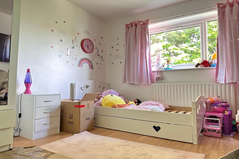 Hazelmere Drive, Northolt UB5 2 bed flat to rent - £1,900 pcm (£438 pw)