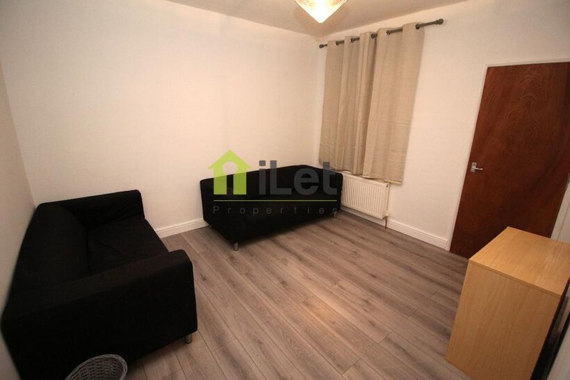 Wellingborough NN8 4 bed terraced house to rent - £1,395 pcm (£322 pw)