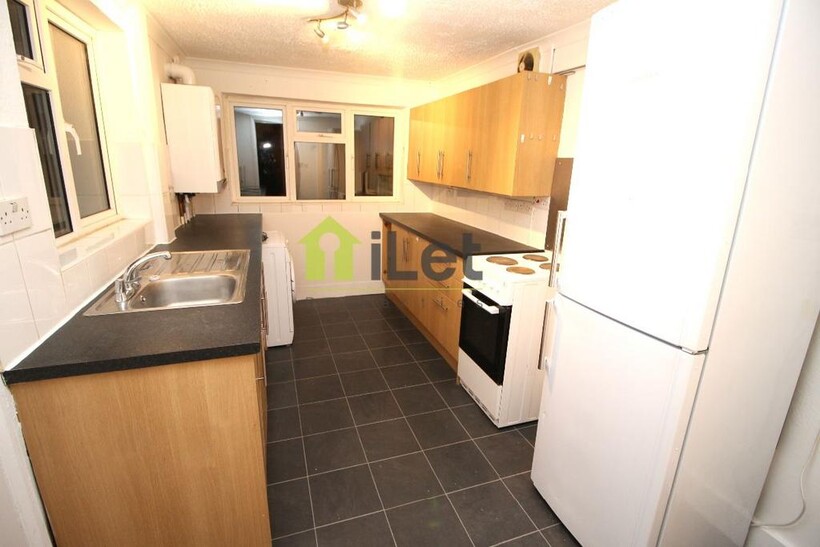 Wellingborough NN8 4 bed terraced house to rent - £1,395 pcm (£322 pw)