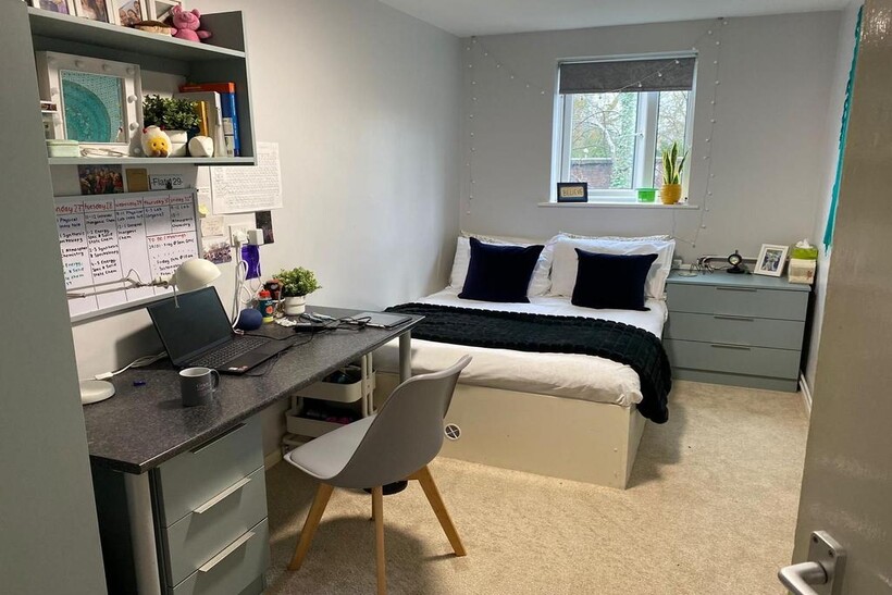 20 Albert Square, Church Street... 1 bed in a house share to rent - £585 pcm (£135 pw)
