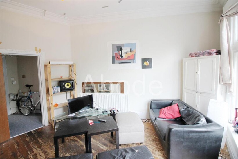 The Crescent, Hyde Park, Leeds 3 bed flat to rent - £1,820 pcm (£420 pw)