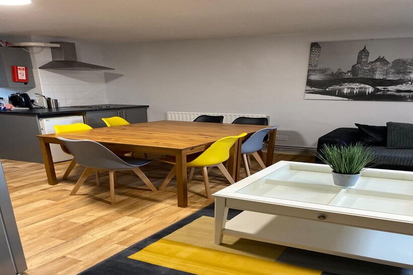 20 Albert Square, Church Street... 1 bed in a house share to rent - £585 pcm (£135 pw)