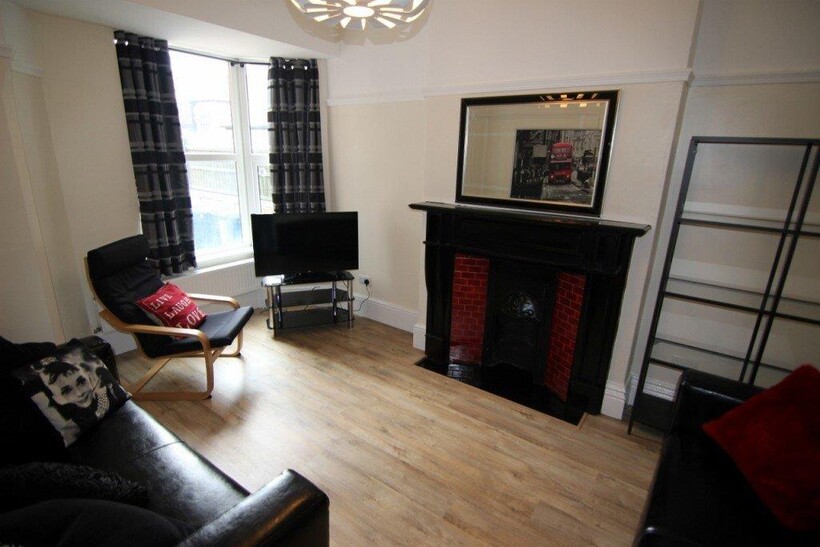 Balmoral Avenue, West Bridgford... 6 bed semi-detached house to rent - £3,510 pcm (£810 pw)
